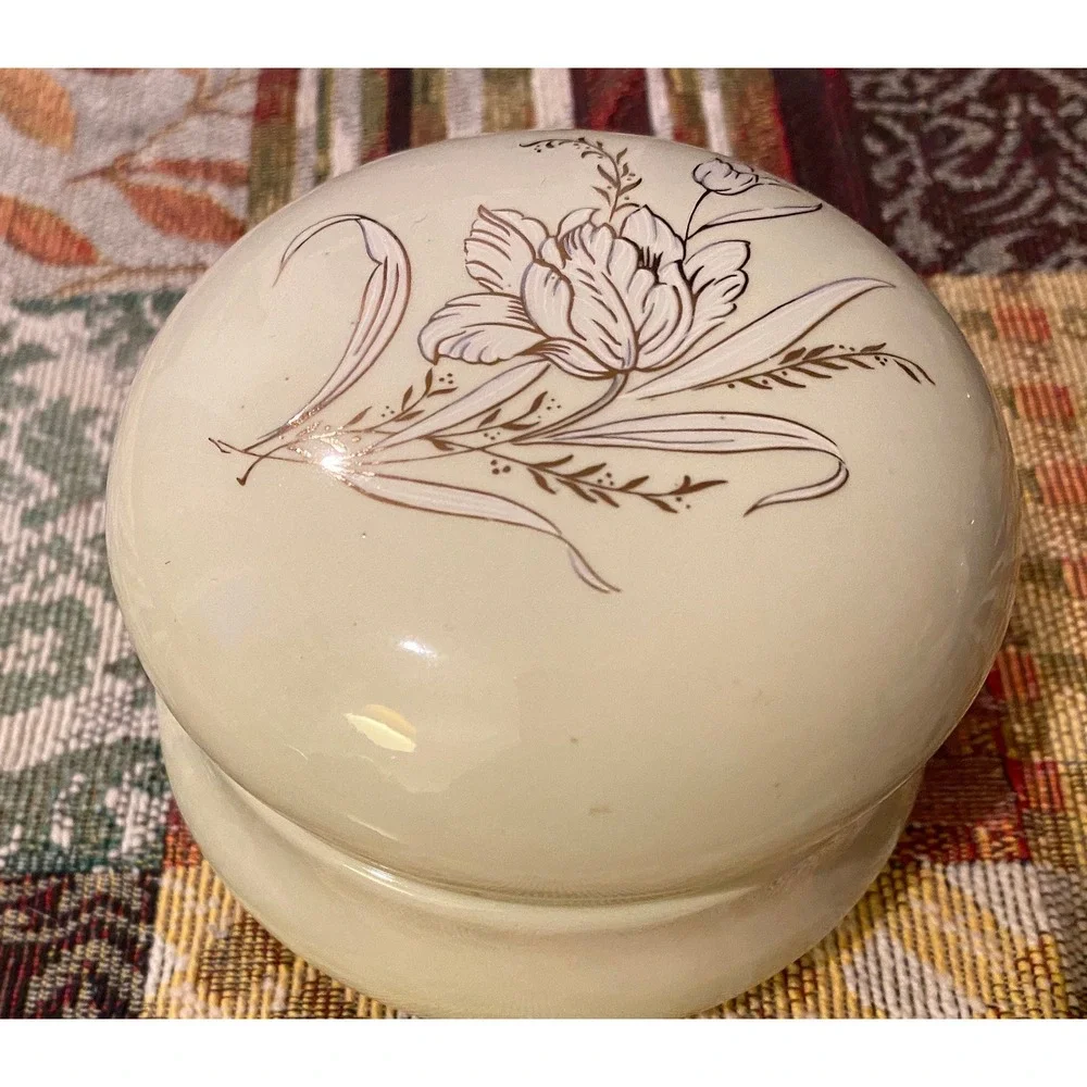 Vintage ceramic powder box / trinket box - unique